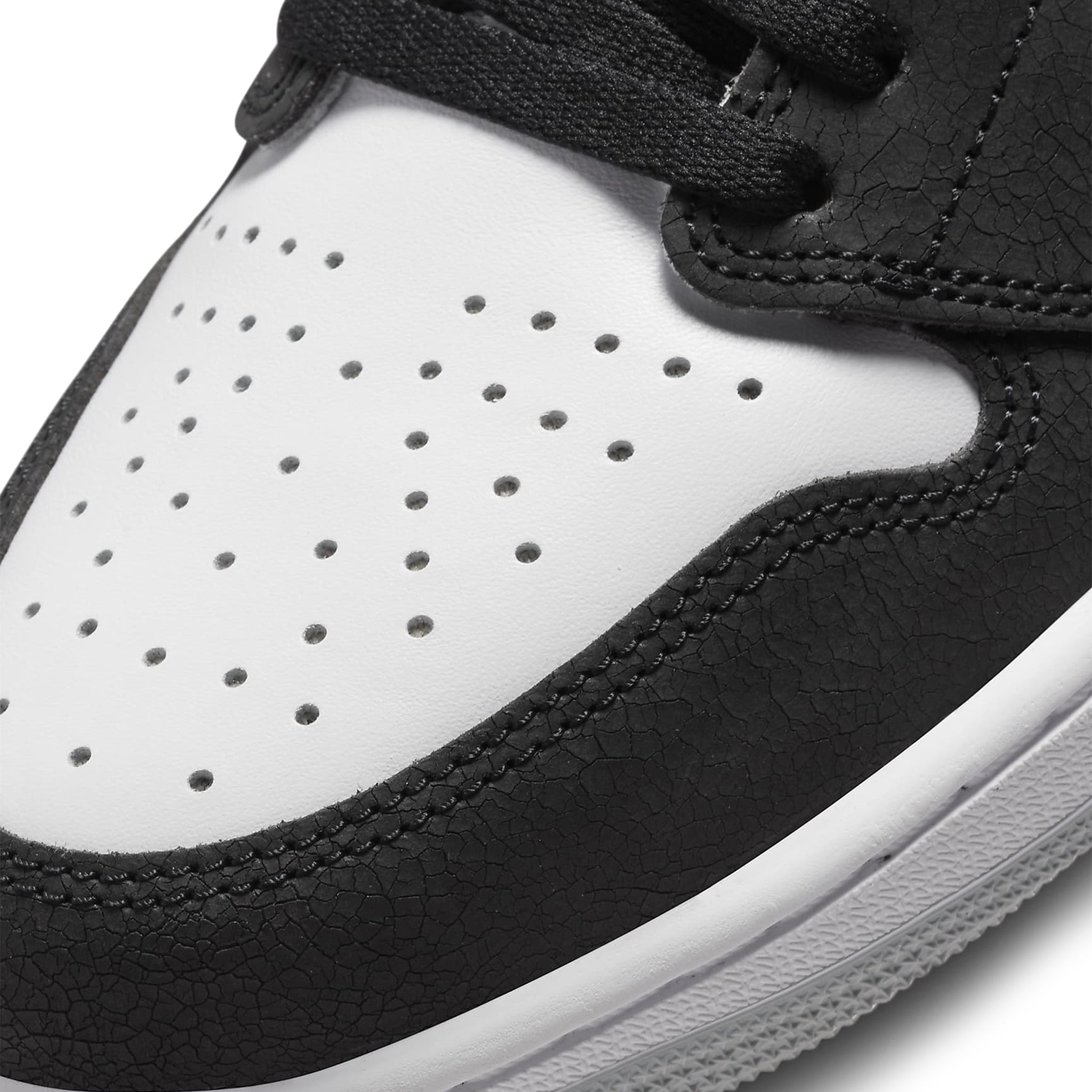 Toe box view of Air Jordan 1 Retro High OG Stage Haze 555088-108